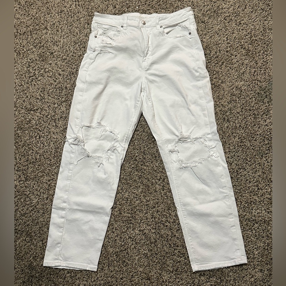 American Eagle White Distressed High Waisted Mom Straight Jeans size 12 Regular